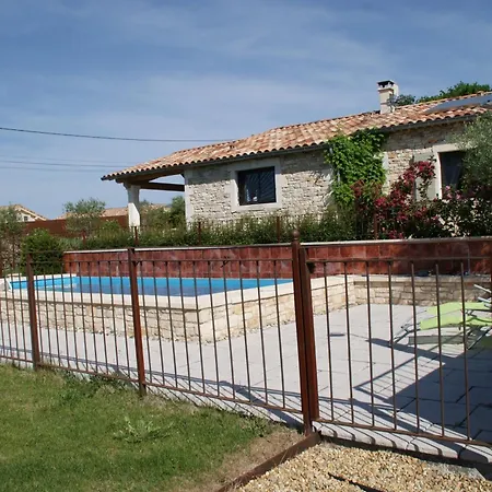 Holiday home Grain De Soleil